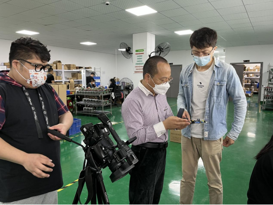 應深圳星火自動化科技有限公司邀請，深圳衛(wèi)視記者一行2022年11月30日來我司采訪。
